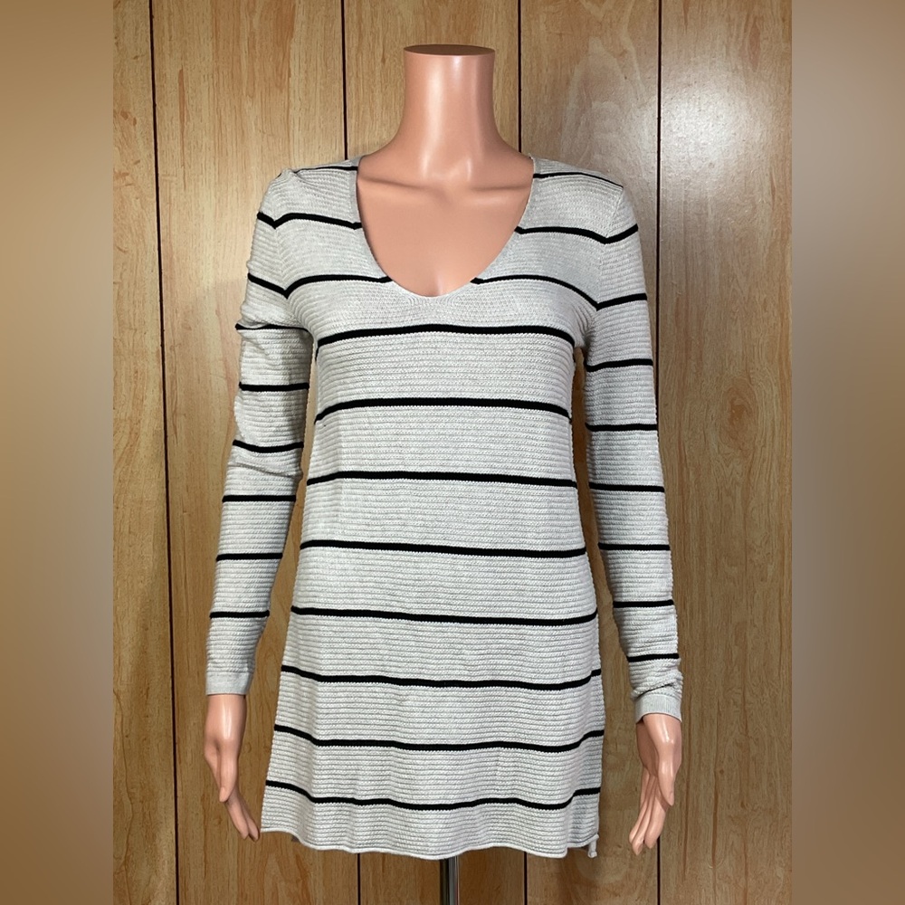Old Navy Black and Gray Striped Scoop Neck Top.